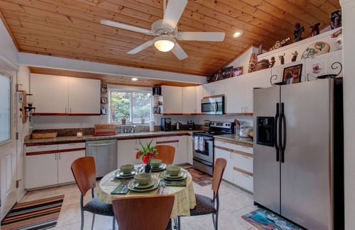 Ohia Estates House | Cozy Aloha Ohia Hale with Hot Tub