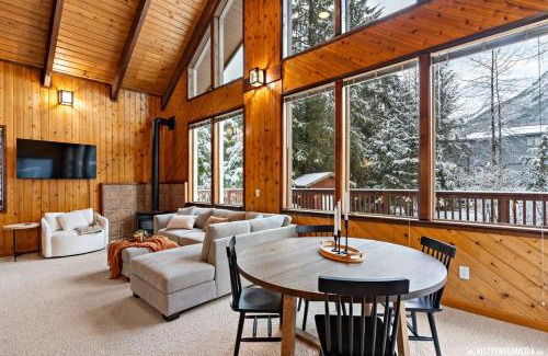Alyeska Ski Chalet | Cozy Alpine Retreat