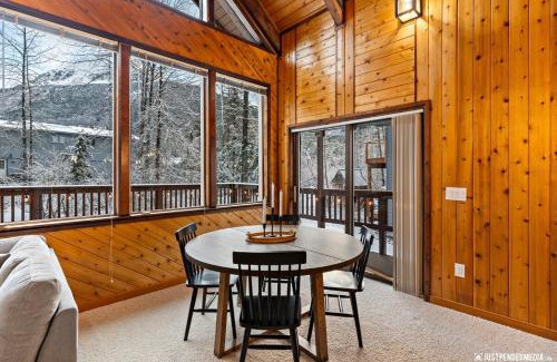 Alyeska Ski Chalet | Cozy Alpine Retreat