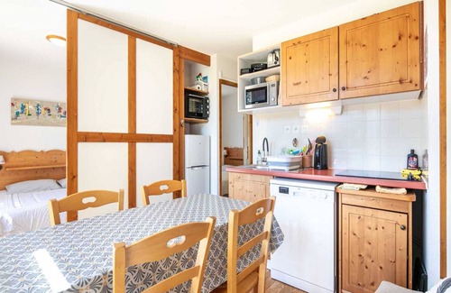 Chamrousse Apartment | Cozy Alpine Retreat for 6 guests