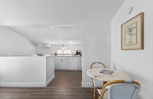 Boca Grande Apartment | Cozy Anchor Inn #1, 1-bedroom retreat in the heart of Boca Grande.- Sleeps 4 - Pool