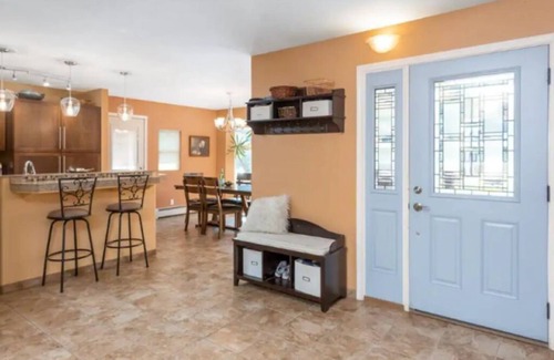 Spenard House | Cozy Anchorage Home w/Deck, Backyard Near Airport & Downtown