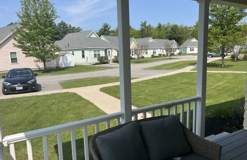 Old Orchard Beach Condo | Cozy and Clean Summer Cottage w/Pool & Hot Tub