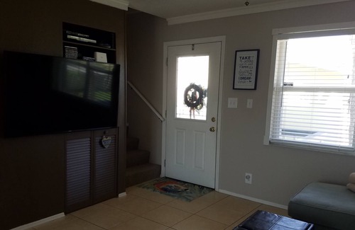 Chandler Park House | Cozy and clean townhome steps from the beach