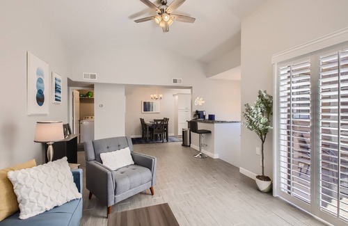 Tempe Condo | Cozy and Contemporary Tempe Condo - N Tempe location convenient to everything