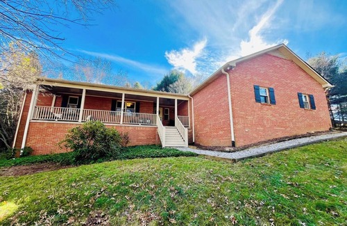 Blacksburg House | Cozy and Convenient 4-Bedroom Family Home