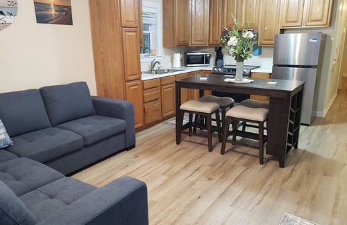 Pensacola House | COZY AND COUNTRY CLOSE TO BLUE ANGELS, BEACHES, SHOPS, AND DOWNTOWN PENSACOLA.