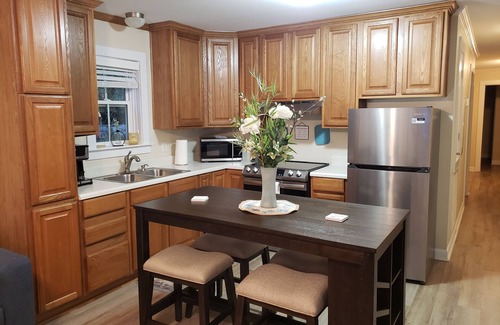 Pensacola House | COZY AND COUNTRY CLOSE TO BLUE ANGELS, BEACHES, SHOPS, AND DOWNTOWN PENSACOLA.