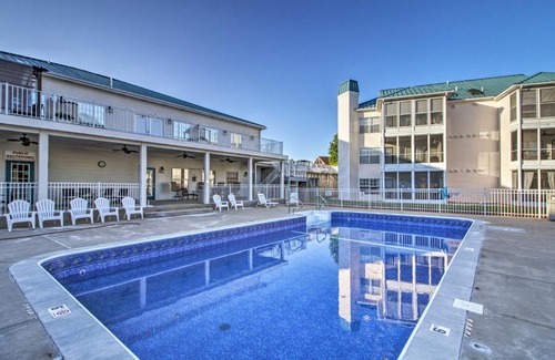 Table Rock Apartment | Cozy and Deluxe Branson Condo Balcony and Pool Access