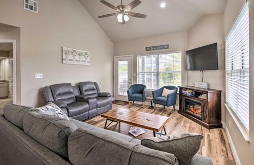 Table Rock Apartment | Cozy and Deluxe Branson Condo Balcony and Pool Access