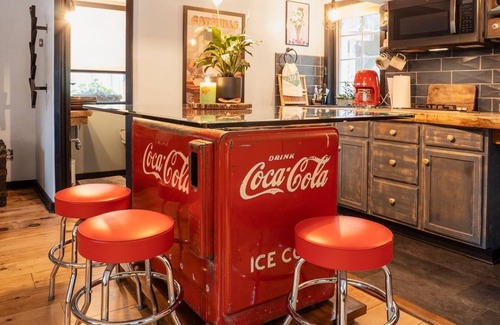 Zena Apartment | Cozy and eclectic Woodstock getaway