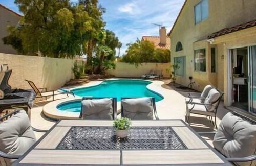 North Las Vegas Apartment | ❤️Cozy and Elegant 4BR Pool and Spa Las Vegas House