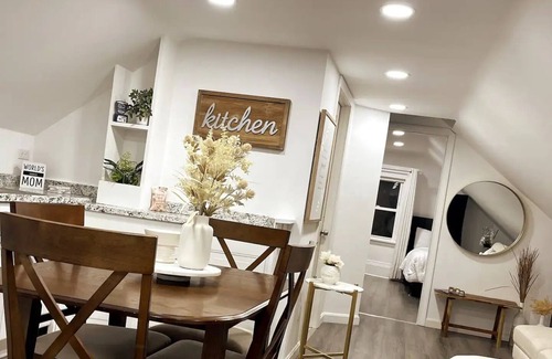 Smith Hill Apartment | Cozy and Elegant Apartment