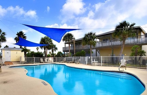 Port Aransas Condo | Cozy and Inviting 2BR Condo! Near Grocery, Beach