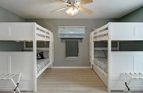 Port Aransas Condo | Cozy and Inviting 2BR Condo! Near Grocery, Beach