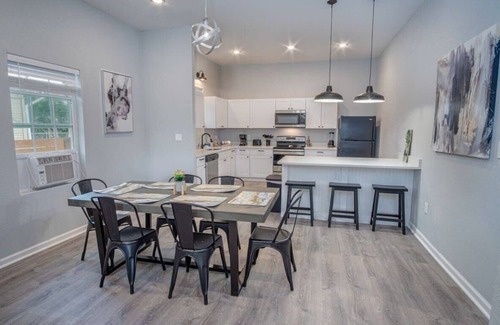 Nevada Street Apartment | Cozy and Lovely 2BR 2BA Apt#A Near Lively Downtown