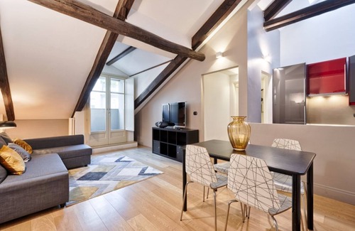 Historic Centre Apartment | Cozy and modern 80sqm apartment equipped with all comforts.