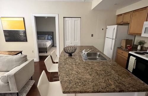 Glover Park Apartment | Cozy and modern apartment nestled along the tree lined streets of Georgetown.