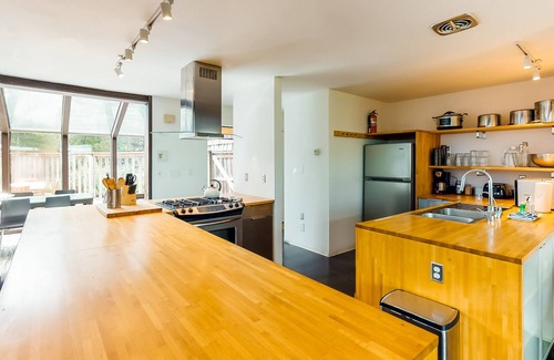 Surf Pines House | Cozy and Modern Family-Friendly Home with Hot Tub - Walk to the Beach
