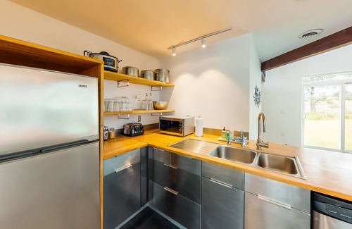 Surf Pines House | Cozy and Modern Family-Friendly Home with Hot Tub - Walk to the Beach