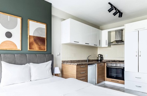 Atasehir Apartment | Cozy and Modern Studio with City View in Atasehir