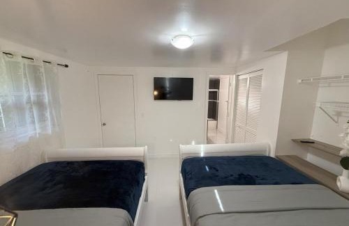 Coral Way Apartment | Cozy and Modern Studio Apartment