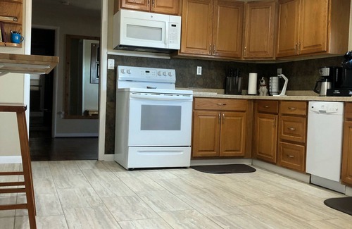 Saratoga House | Cozy And Pet-Friendly!
