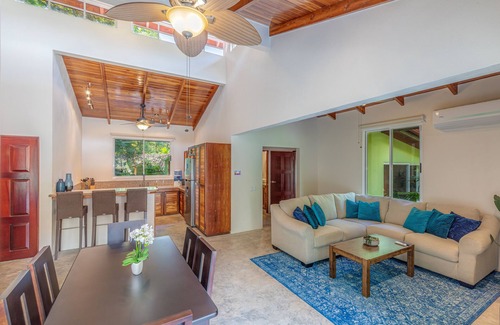 Nosara House | Cozy and private jungle oasis 7 minute walk to beach!