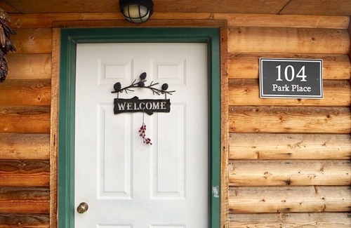 Gardiner Cabin | Cozy and Quiet Apt Style Cabin on the Yellowstone River