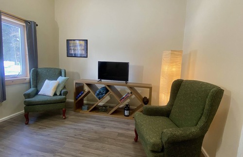 Fairbanks House | Cozy and Quiet location near the River and trails