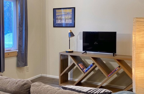 Fairbanks House | Cozy and Quiet location near the River and trails