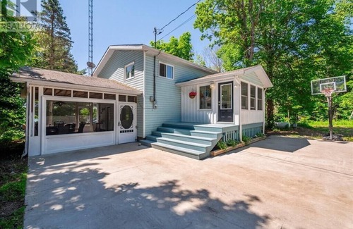 Seguin Cottage | Cozy and Quiet Muskoka retreat on Beautiful Turtle Lake!