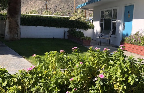 Tahquitz River Estates Condo | Cozy and quiet Palm Springs one bed/2 bath condo near Smoke Tree shopping area!