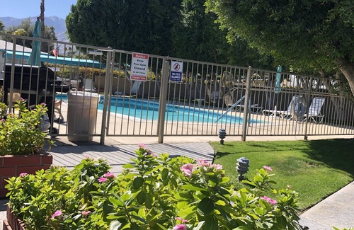 Tahquitz River Estates Condo | Cozy and quiet Palm Springs one bed/2 bath condo near Smoke Tree shopping area!