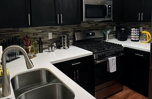 Westchester Apartment | Cozy and Quiet/pool/gym/free parking/10 min to LAX