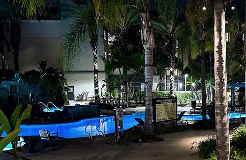 Westchester Apartment | Cozy and Quiet/pool/gym/free parking/10 min to LAX