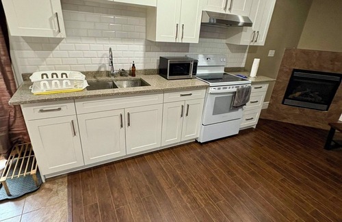 Woodslee House | Cozy and quiet room close to riverside.