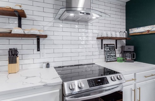 Berkley Apartment | Cozy and Sophisticated 3 bedroom