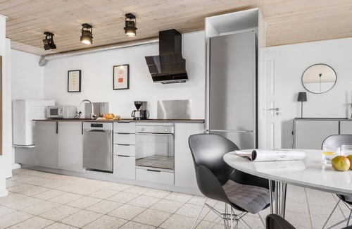Lakolk House | Cozy and spacious cottage near the beach.