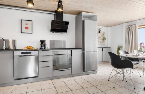 Lakolk House | Cozy and spacious cottage near the beach.