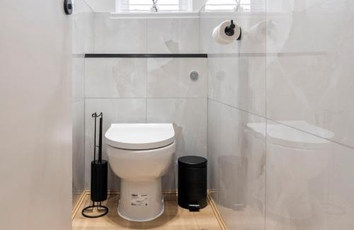 Golders Green Apartment | Cozy and spacious full size flat