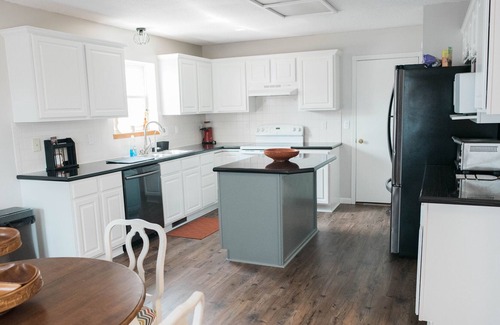 Greenwich House | Cozy and Spacious Home, Quiet neighborhood
