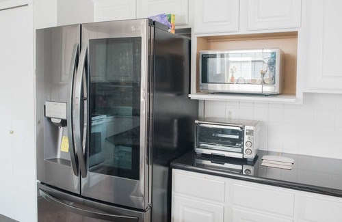 Greenwich House | Cozy and Spacious Home, Quiet neighborhood