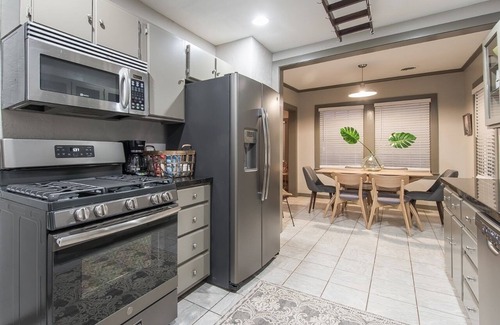College Station House | Cozy and stylish home 2 blocks from Texas A&M University