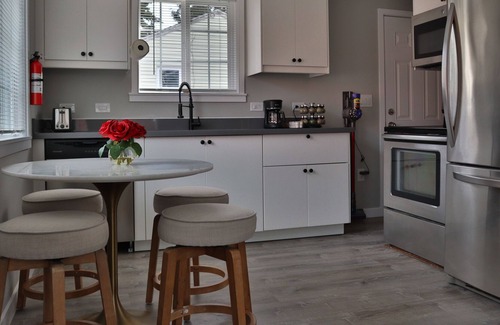 Shoreline House | Cozy and Stylish - 2BR Hideaway w/ EV Charging