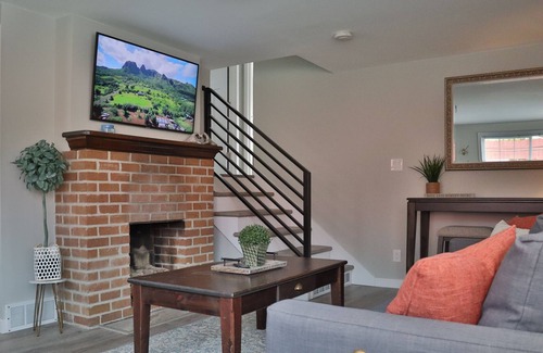Shoreline House | Cozy and Stylish - 2BR Hideaway w/ EV Charging