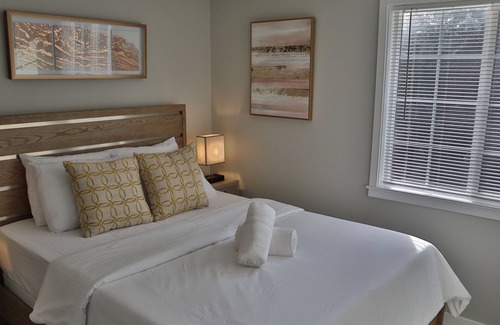 Shoreline House | Cozy and Stylish - 2BR Hideaway w/ EV Charging