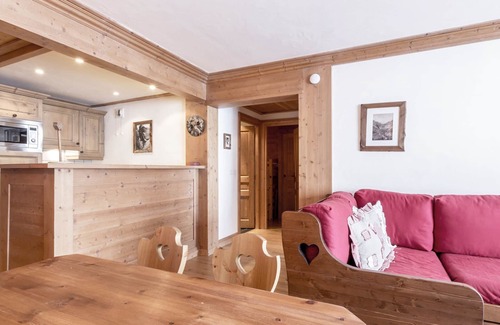 Val-d'Isere Apartment | Cozy and Stylish Apartment with WiFi in La Roche des Fours Residence, Val-d'Isère