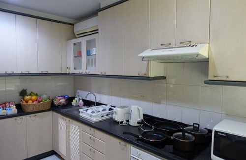 Thung Maha Mek House | Cozy and Spacious 6BR House Central Bangkok