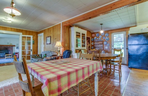 Sandpoint Cabin | Cozy and Warm Lakefront Home with Great Views, Large Deck, Free WiFi, and Dock